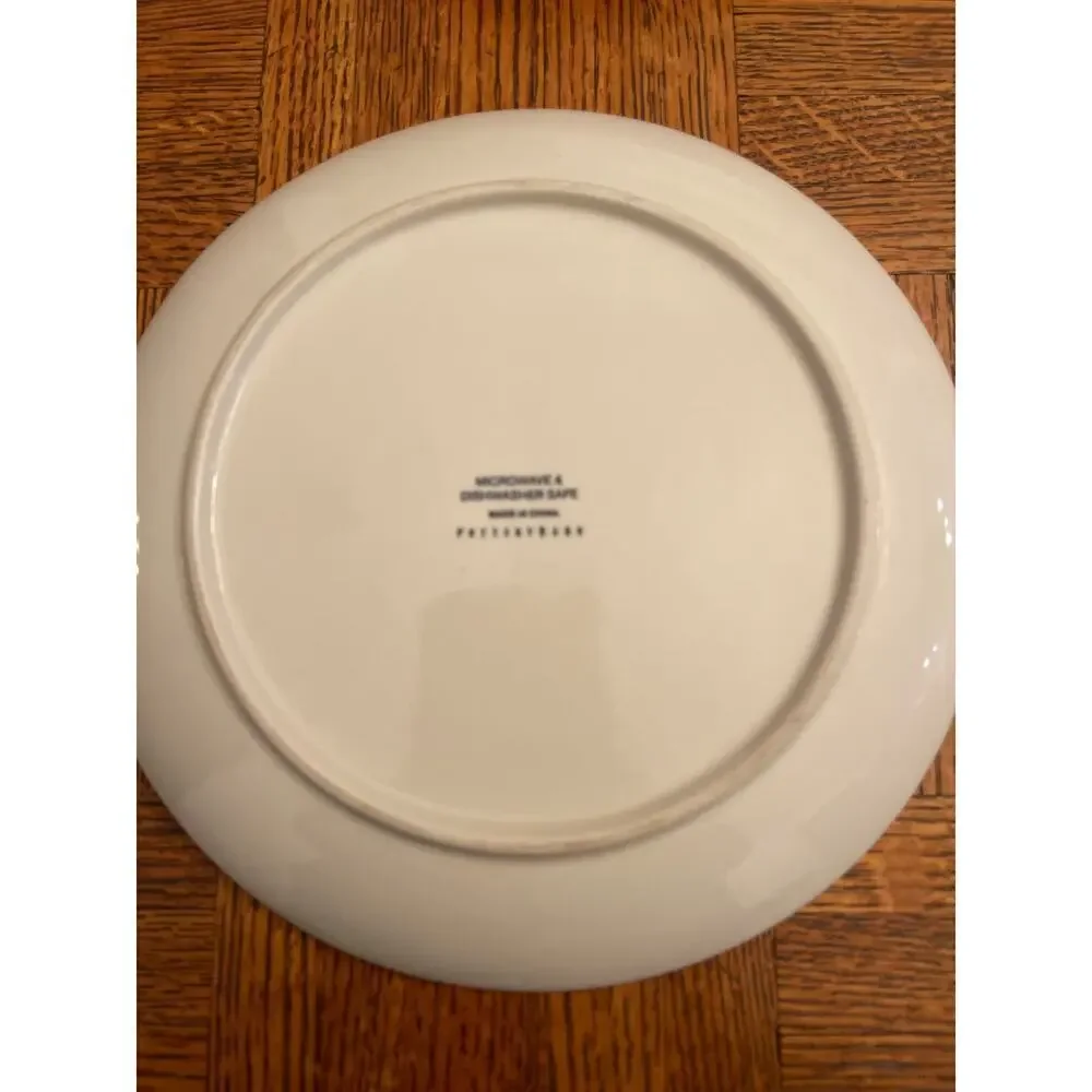 Pottery Barn blue leaf patterned plate set (5)